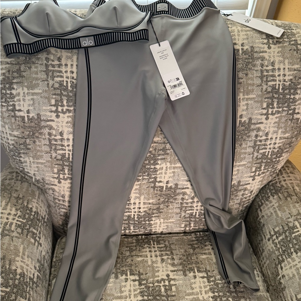 Alo Gray Leggings with Black Trim